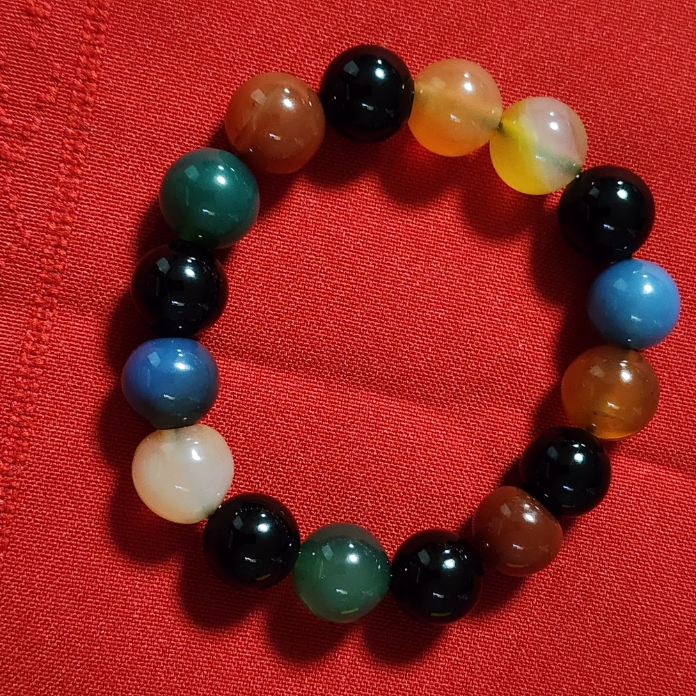 Bracelet the crystallized pearls.